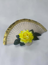 Load image into Gallery viewer, Abanico de Muñeca ,Dorado con amarillo