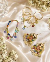 Load image into Gallery viewer, Set de Aretes /Collar /Set de Pulsos con Dije